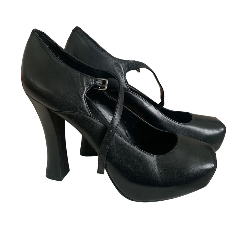 New BCBG Generation Black Heels sz 38.5 - Picture 1 of 6